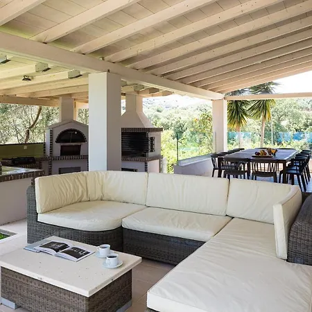 Thetree Villa, With Heated Pool & Whirlpool * Gállos