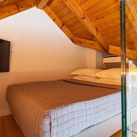 Thetree Villa, With Heated Pool & Whirlpool Villa Gállos