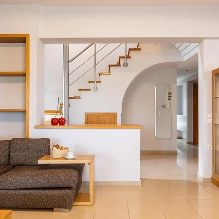 Villa Thetree Villa, With Heated Pool & Whirlpool