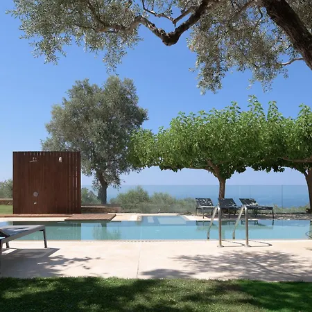 Villa Thetree Villa, With Heated Pool & Whirlpool *