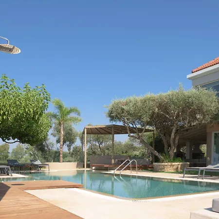 Villa Thetree Villa, With Heated Pool & Whirlpool Gállos