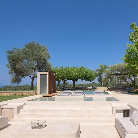 Thetree Villa, With Heated Pool & Whirlpool