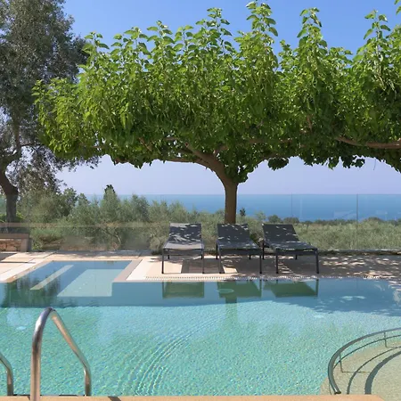 Villa Thetree Villa, With Heated Pool & Whirlpool *