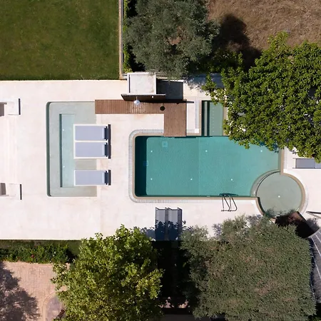 Thetree Villa, With Heated Pool & Whirlpool Gállos