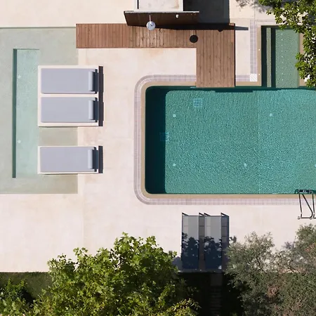 Thetree Villa, With Heated Pool & Whirlpool